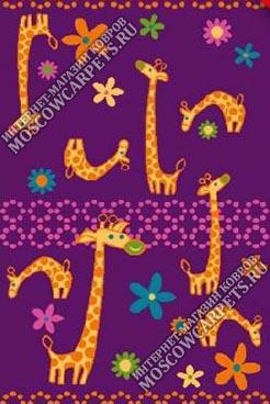 Giraffe a violet